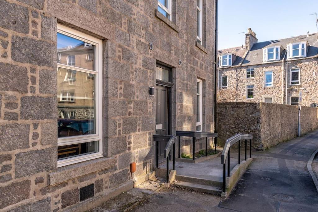 West End @ Netflix @ Newly Built Appartement Aberdeen Buitenkant foto