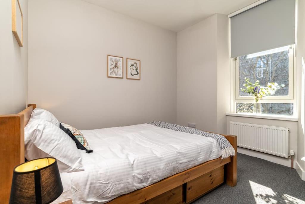 West End @ Netflix @ Newly Built Appartement Aberdeen Buitenkant foto
